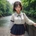 女性客服人员戴耳机微笑对着电脑屏幕处理用户反馈信息的场景